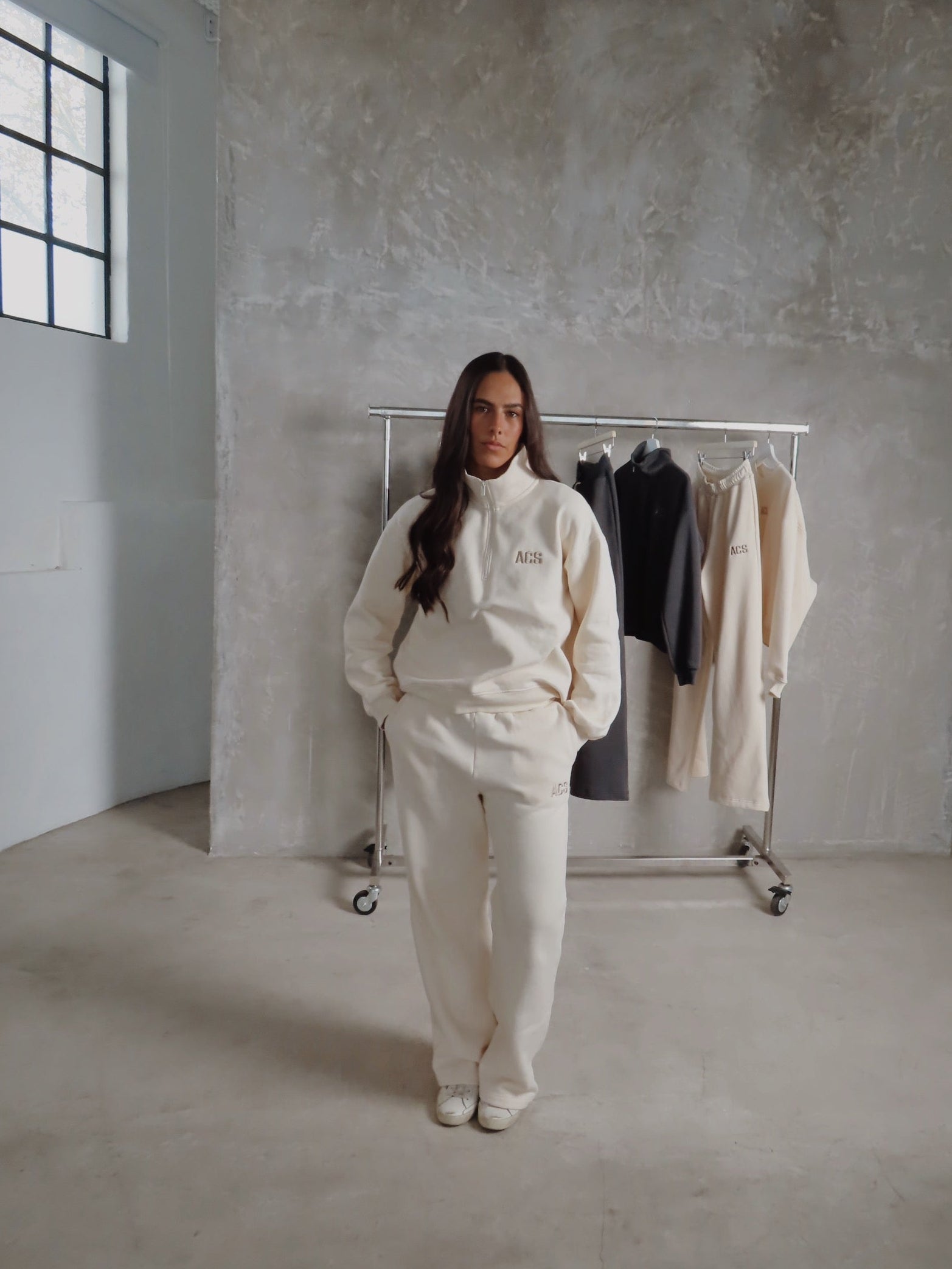 Essential Hoodie Zip